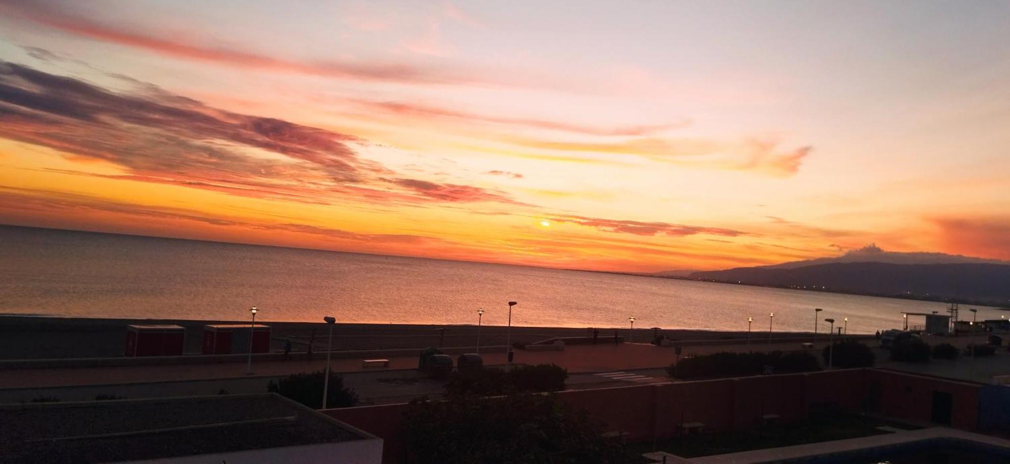 Primera Linea, Magnificas Vistas Al Mar Y A La Playa Retamar (Almeria) Exterior foto